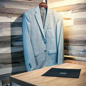 DKNY Men’s Grey Suit SZ 40R Modern Fit